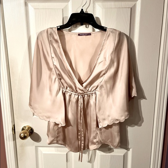 🍒3/$45🍒 ~ Blush Flowy Blouse - Picture 2 of 3